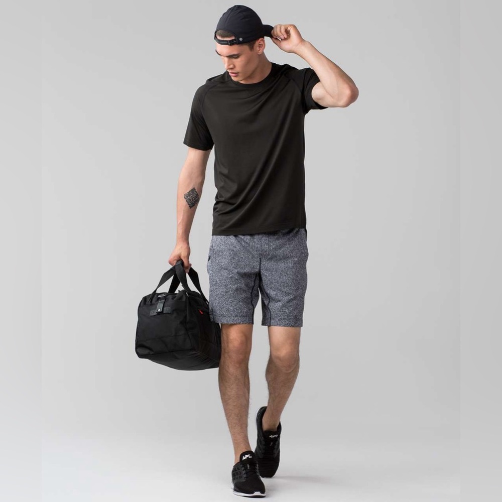 Lululemon Pace Breaker 9 inch running active short with compression liner Small